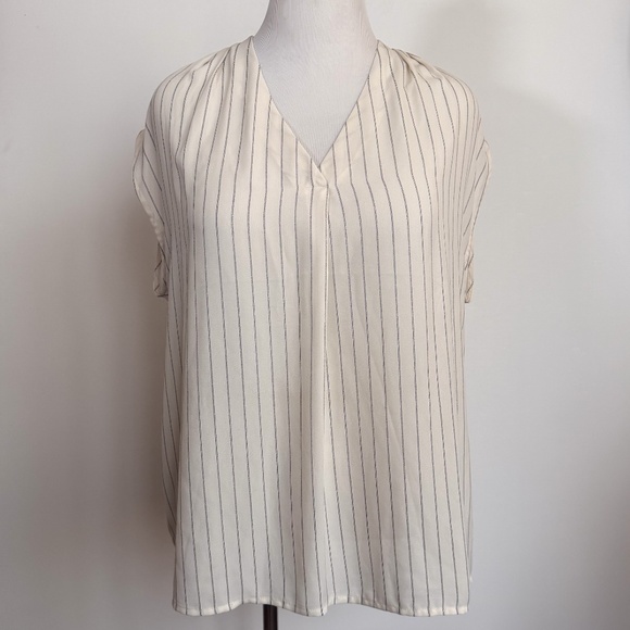 Banana Republic Ivory blouse classic v neck short sleeve pin striped size large - Picture 2 of 11